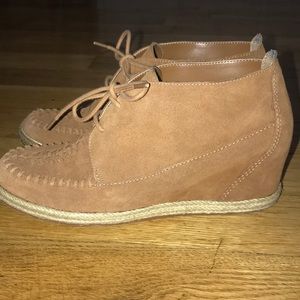 Crown Vintage wedge closed toe